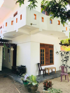 Отель Chithra Homestay  Tangalla